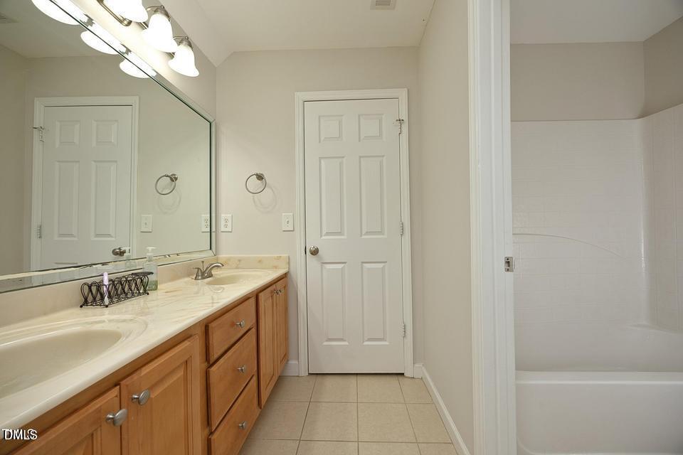 1432 Antiquity Avenue Raleigh, NC 27613 - Photo 27 of 38 20250718013655615361000000-o