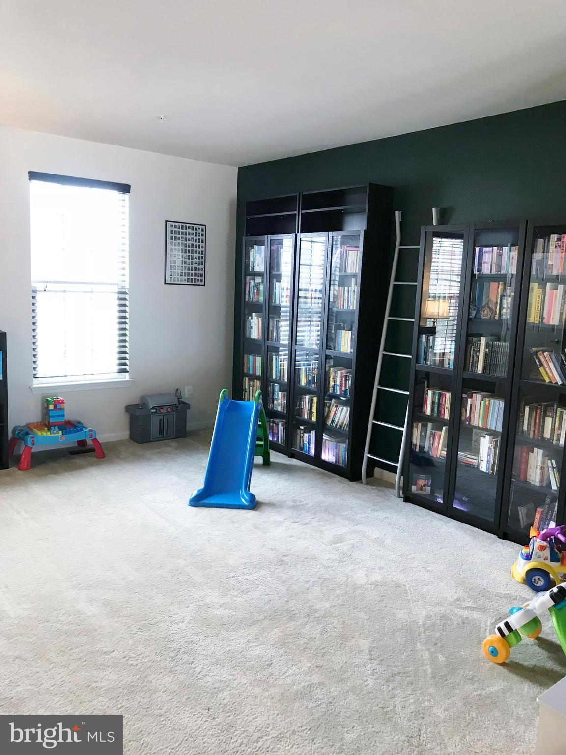 2071 Spring Run Circle Frederick, MD 21702 - Photo 5 of 18 Spacious Living Room - LIght and Bright