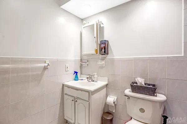 $2,550 | 125 Elizabeth Avenue, Elizabeth, NJ 07206