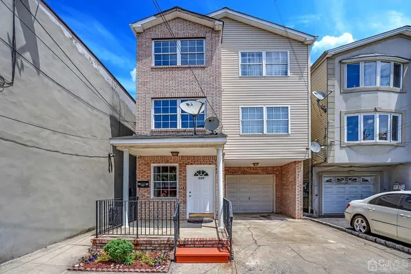 $2,550 | 125 Elizabeth Avenue, Elizabeth, NJ 07206