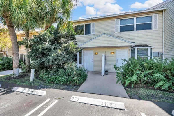$2,500 | 2877 Northeast 15th Street, Pompano Beach, FL 33062