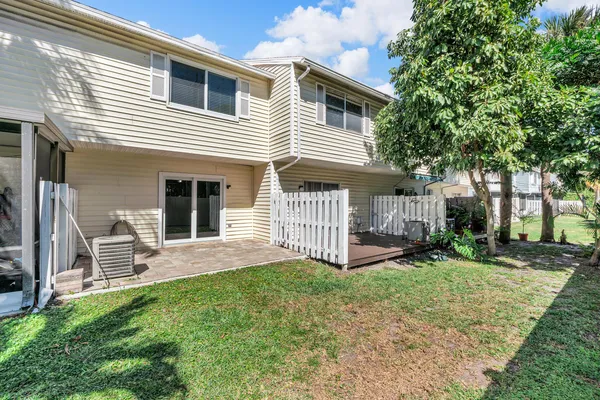 $2,500 | 2877 Northeast 15th Street, Pompano Beach, FL 33062