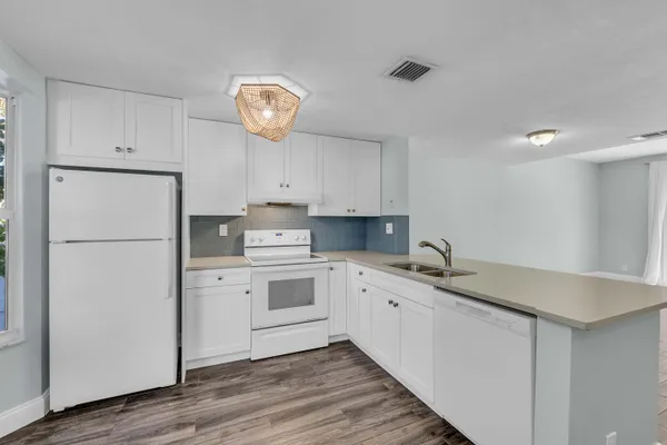 $2,500 | 2877 Northeast 15th Street, Pompano Beach, FL 33062