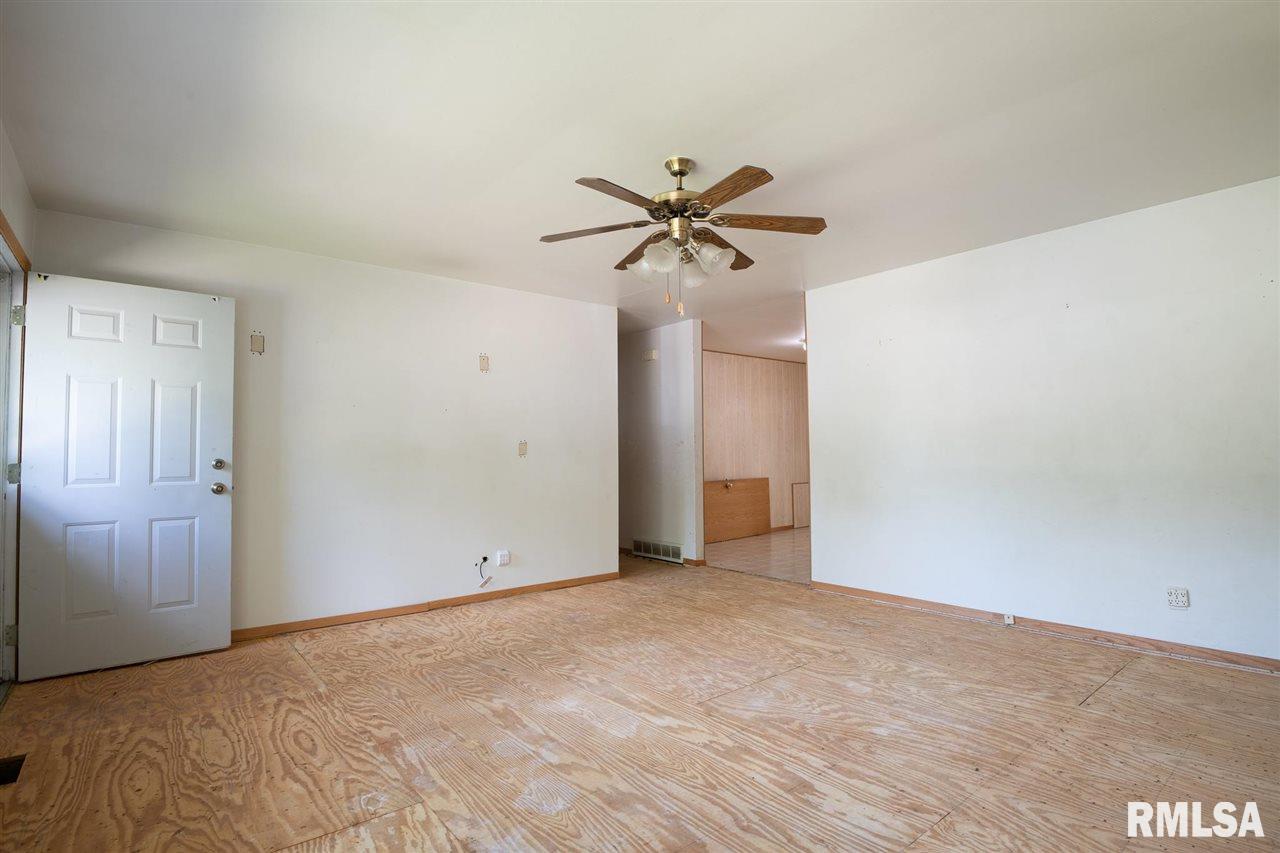 205 Bess Street Washington, IL 61571 - Photo 4 of 36 Gallery Image 4