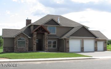 8990 Coolidge Road, Unit 7 Yakima, WA 98903 - Photo 1 of 15 a front view of a house with a yard and garage