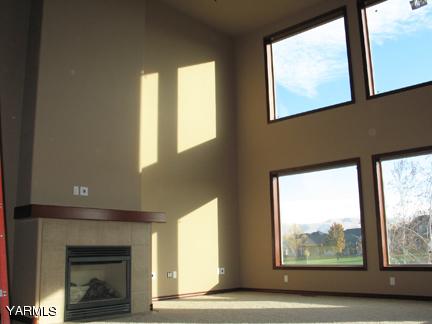 8990 Coolidge Road, Unit 7 Yakima, WA 98903 - Photo 3 of 15 a view of a room that has a window in it