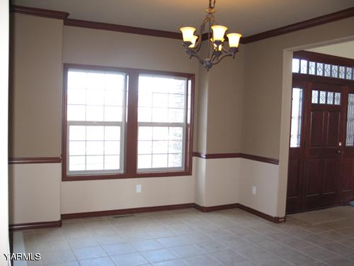 8990 Coolidge Road, Unit 7 Yakima, WA 98903 - Photo 5 of 15 a view of an empty room with a window