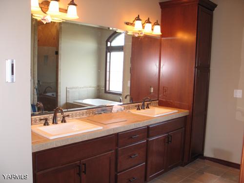 8990 Coolidge Road, Unit 7 Yakima, WA 98903 - Photo 9 of 15 a bathroom with a double vanity sink and a mirror