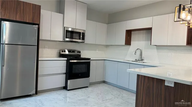 $1,200 | 906 Hidden Hills St Mission, Unit 1, Mission, TX 78572