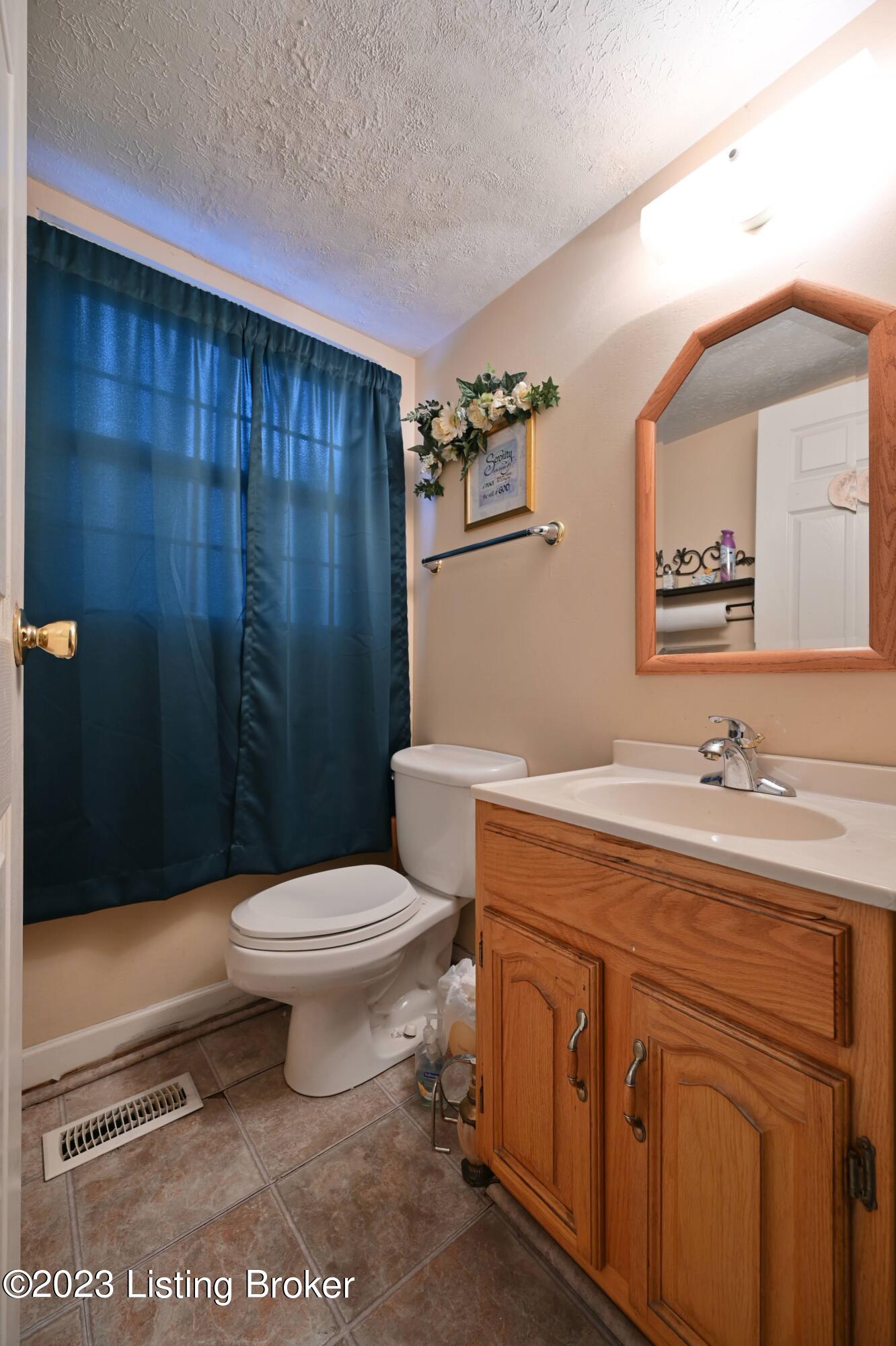 6500 Mandeville Road Louisville, KY 40228 - Photo 20 of 37 DSC_1967