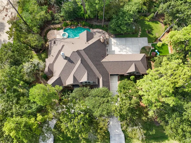 $1,600,000 | 98 Northgate Drive, The Woodlands, TX 77380