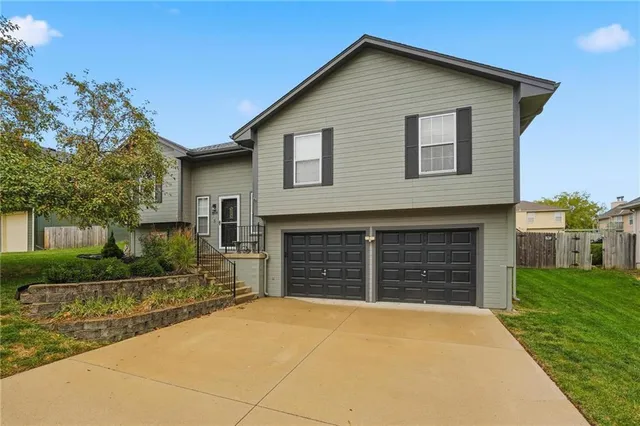 $355,000 | 1809 Southeast Ridgewood Drive, Blue Springs, MO 64014