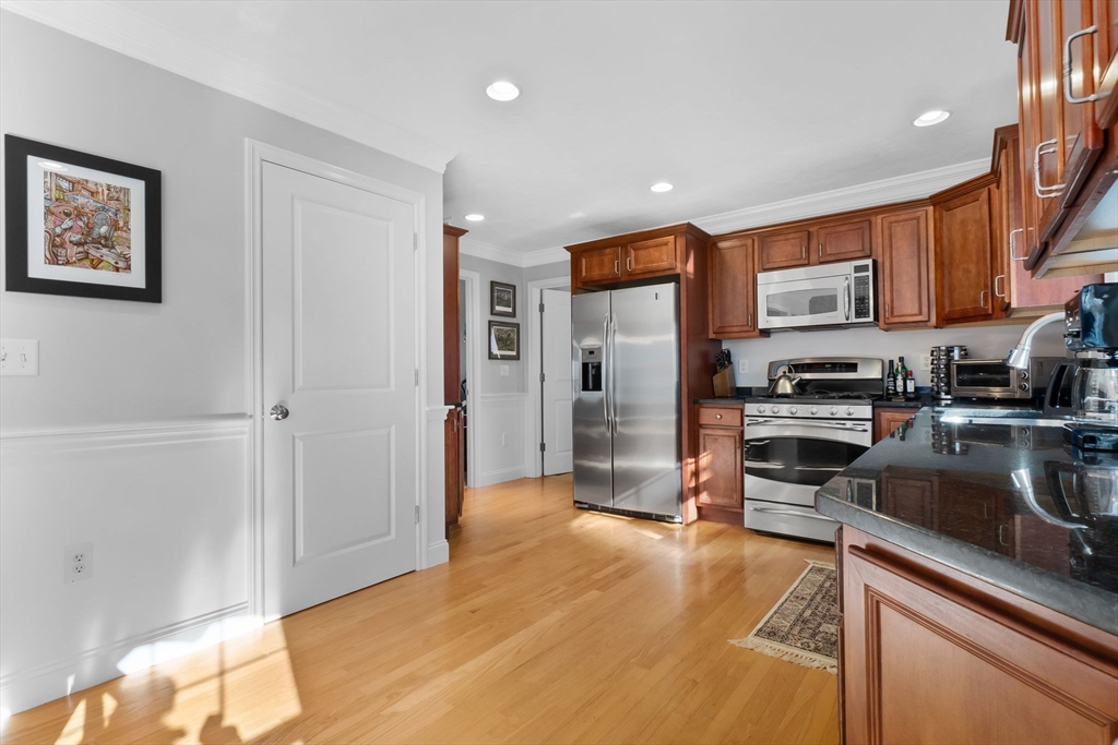 95 Union Street Hamilton, MA 01982 - Photo 4 of 37 Gallery Image 4
