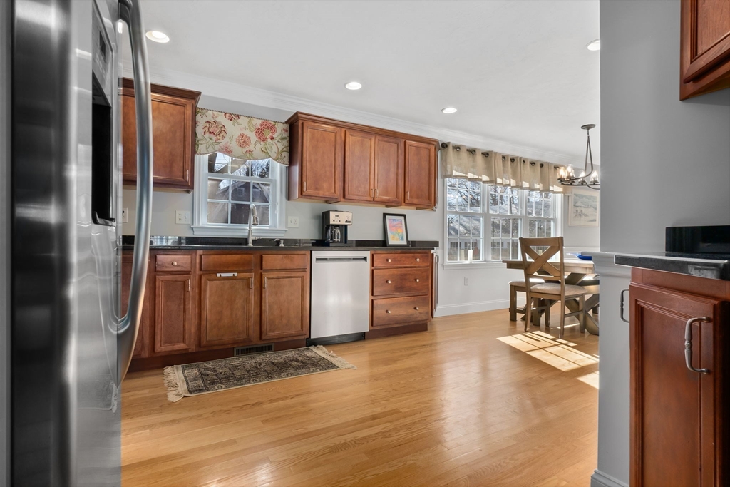 95 Union Street Hamilton, MA 01982 - Photo 6 of 37 Gallery Image 6