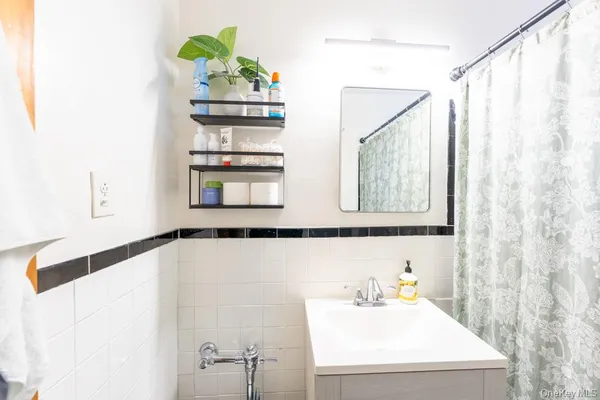 $184,000 | 1304 Midland Avenue, Unit C25, Yonkers, NY 10704