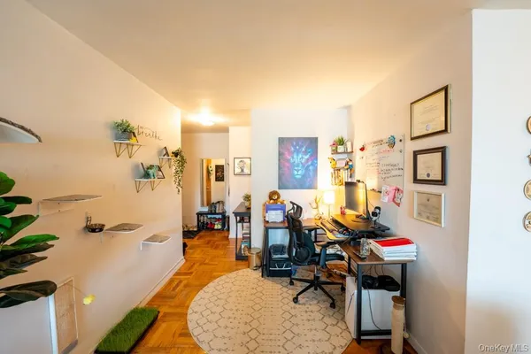 $184,000 | 1304 Midland Avenue, Unit C25, Yonkers, NY 10704