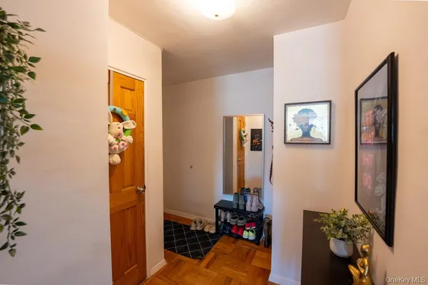 $184,000 | 1304 Midland Avenue, Unit C25, Yonkers, NY 10704