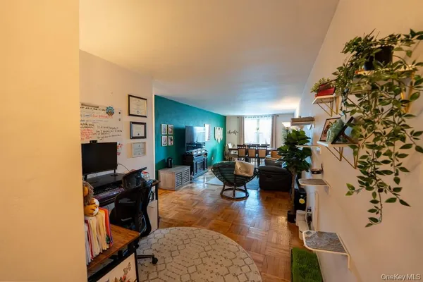 $184,000 | 1304 Midland Avenue, Unit C25, Yonkers, NY 10704