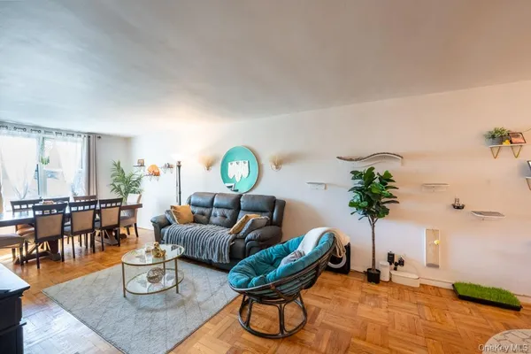 $184,000 | 1304 Midland Avenue, Unit C25, Yonkers, NY 10704