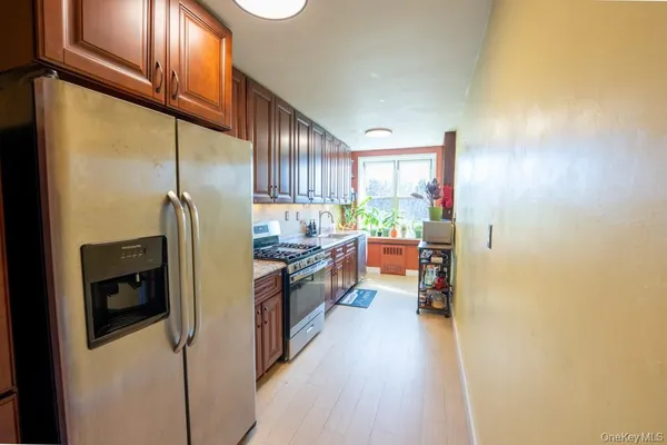 $184,000 | 1304 Midland Avenue, Unit C25, Yonkers, NY 10704