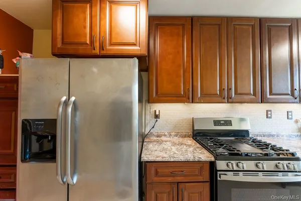 $184,000 | 1304 Midland Avenue, Unit C25, Yonkers, NY 10704