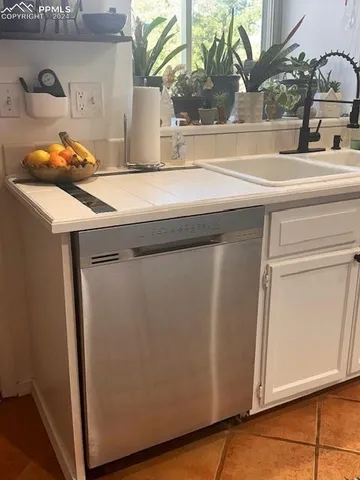 a close view of sink and tap