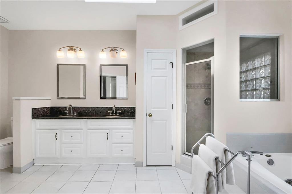 5364 Brooke Ridge Drive Dunwoody, GA 30338 - Photo 25 of 34 a bathroom with a bathtub sink and mirror