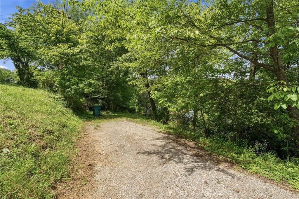 216 Magill Road Zelienople, PA 16063 - Photo 2 of 32