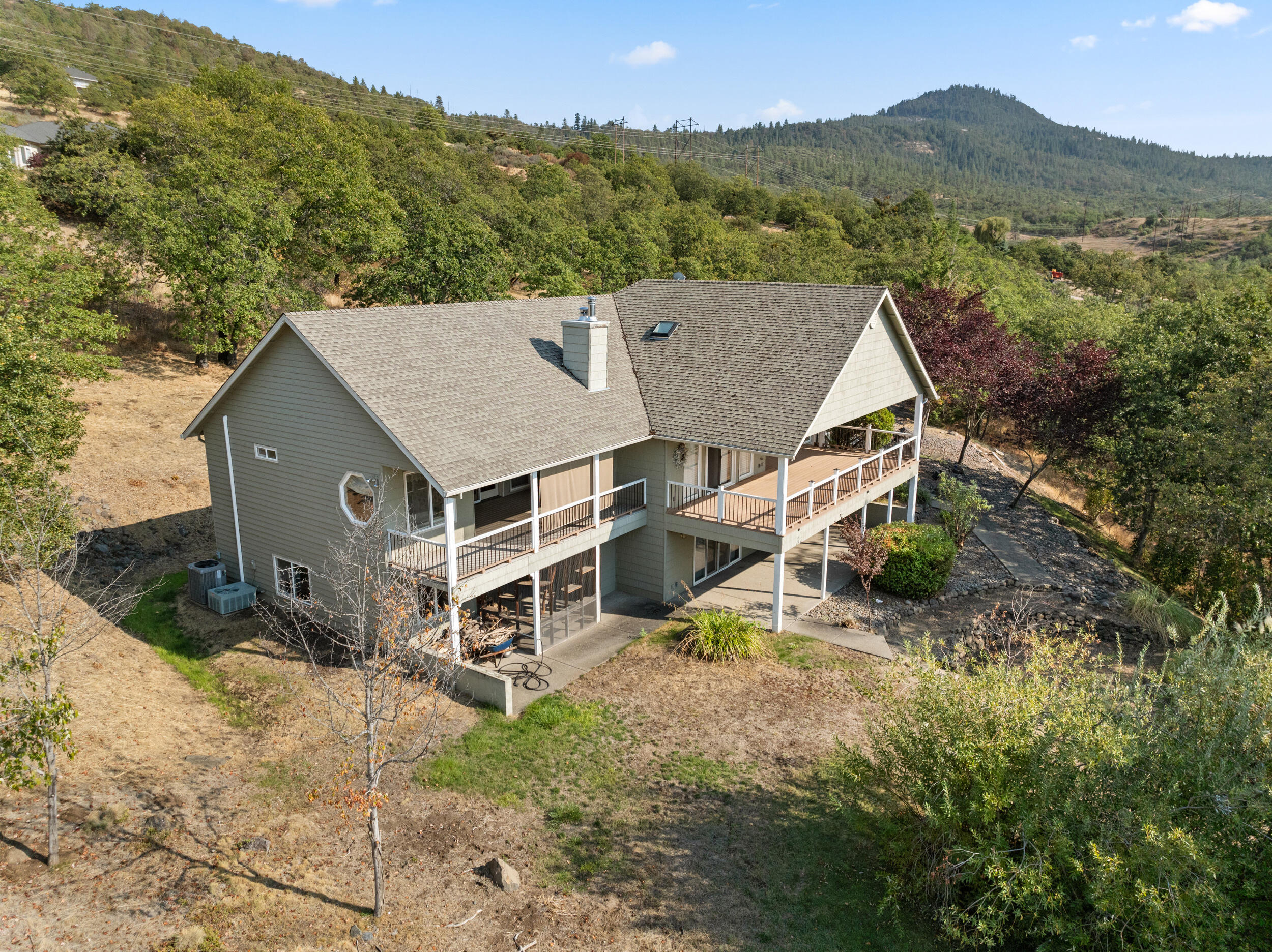 4047 North Roxy Drive Medford, OR 97504 - Photo 1 of 61 4047-n-roxy-dr (paty-and-bryan emrick-sc
