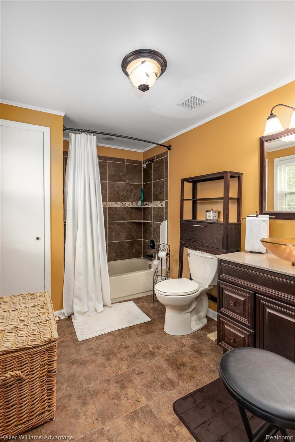 15084 Merriman Road Livonia, MI 48154 - Photo 23 of 37 26-15084 Merriman Rd, Livonia, MI, 481540034.jpg