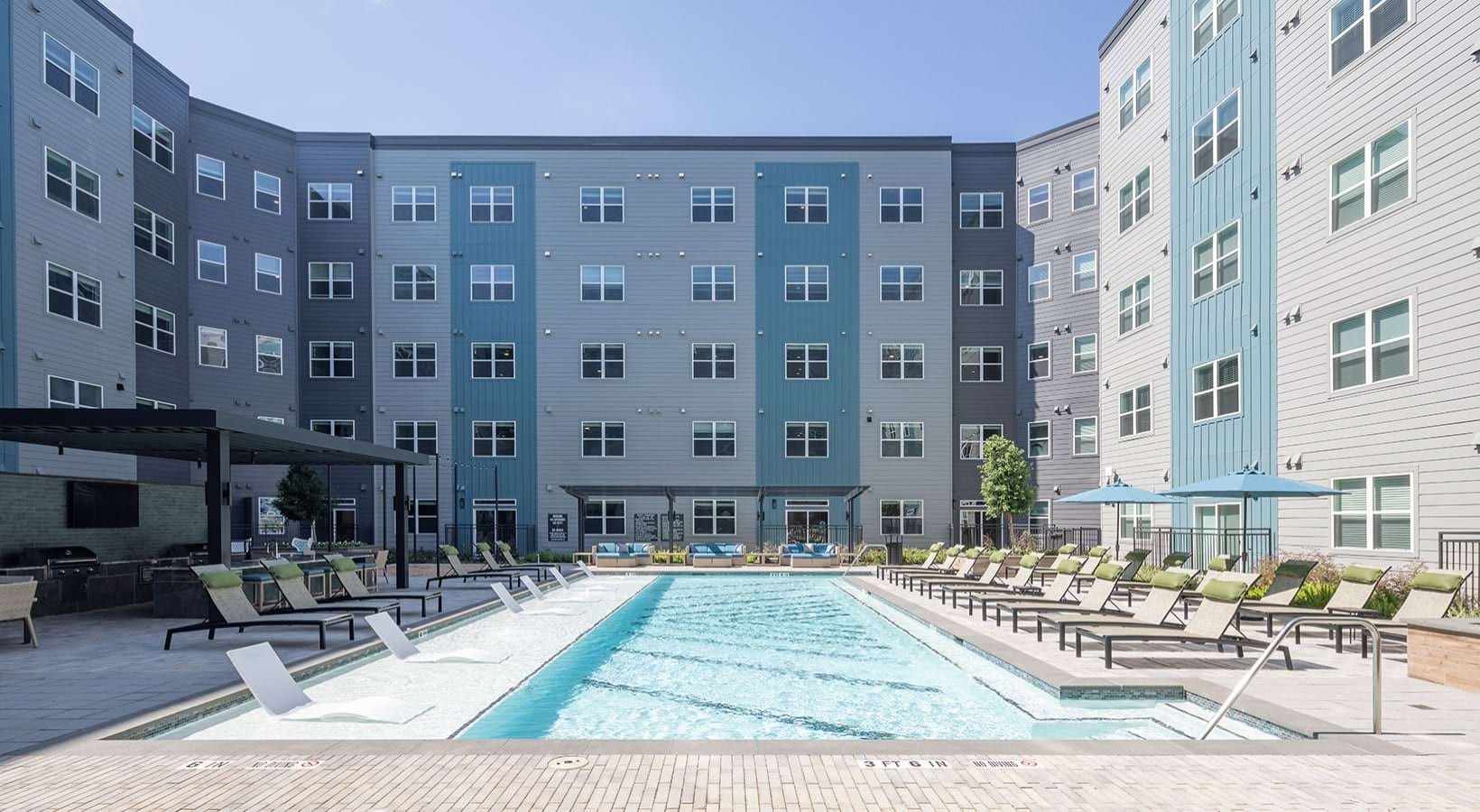 2425 Bell Street, Unit 2122 Houston, TX 77003 - Photo 12 of 30 a building view with outdoor seating space