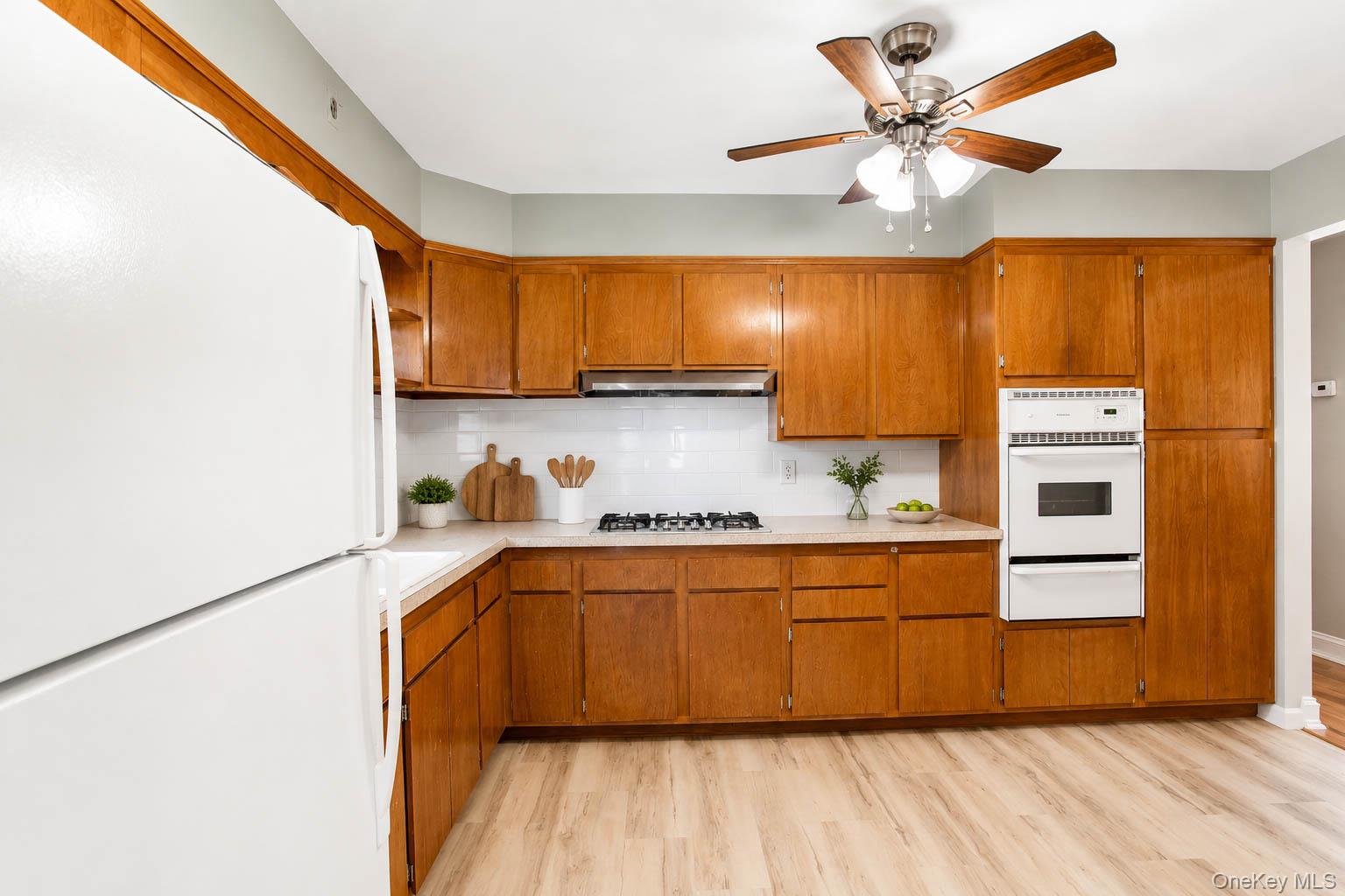 26 Lancaster Road, Unit UPPR Island Park, NY 11558 - Photo 6 of 17