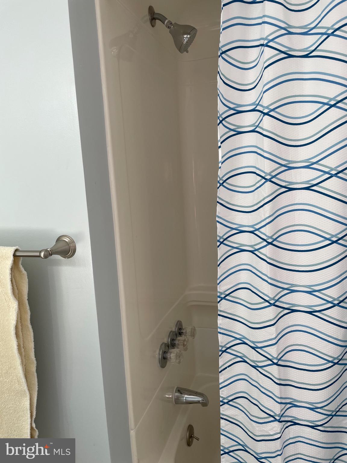 159 Coopers Kill Road Delran, NJ 08075 - Photo 16 of 21 Tub shower with surround