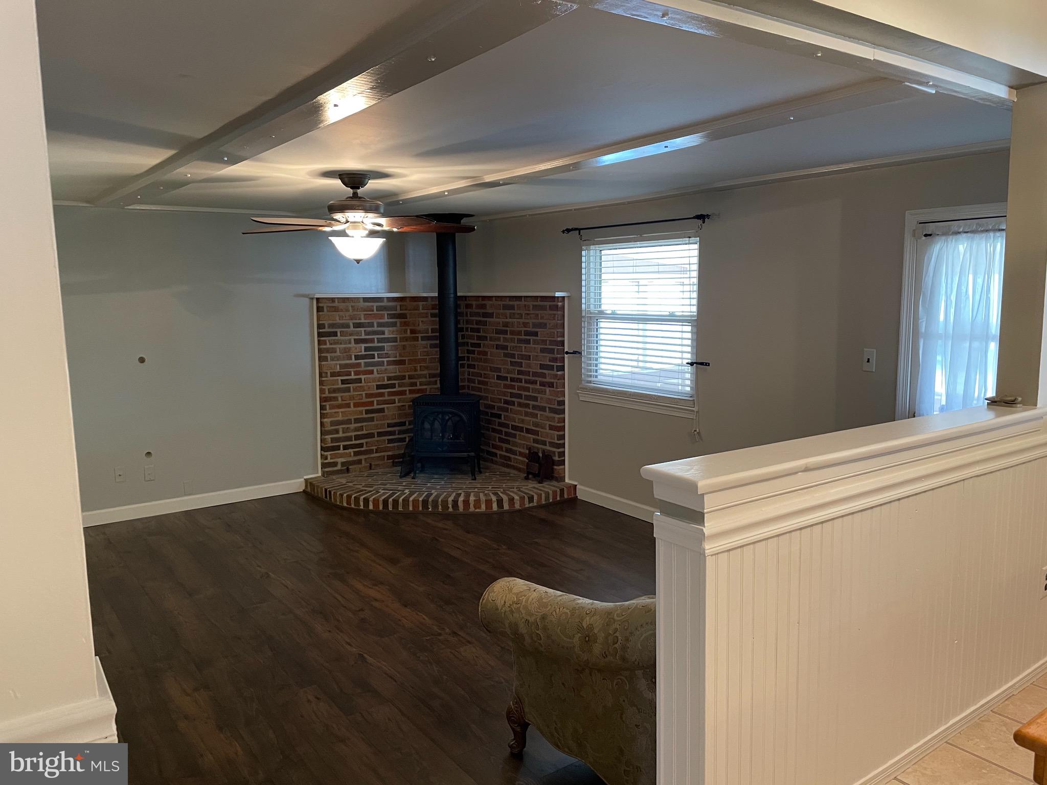 159 Coopers Kill Road Delran, NJ 08075 - Photo 9 of 21 Great room off kitchen with laminate flooring