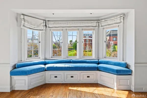 a room with curtain and white walls