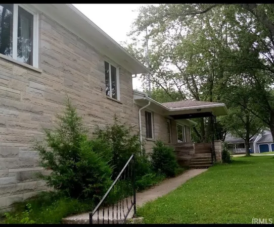 $269,900 | 100 North Delaware Lane, Somerset, IN 46940