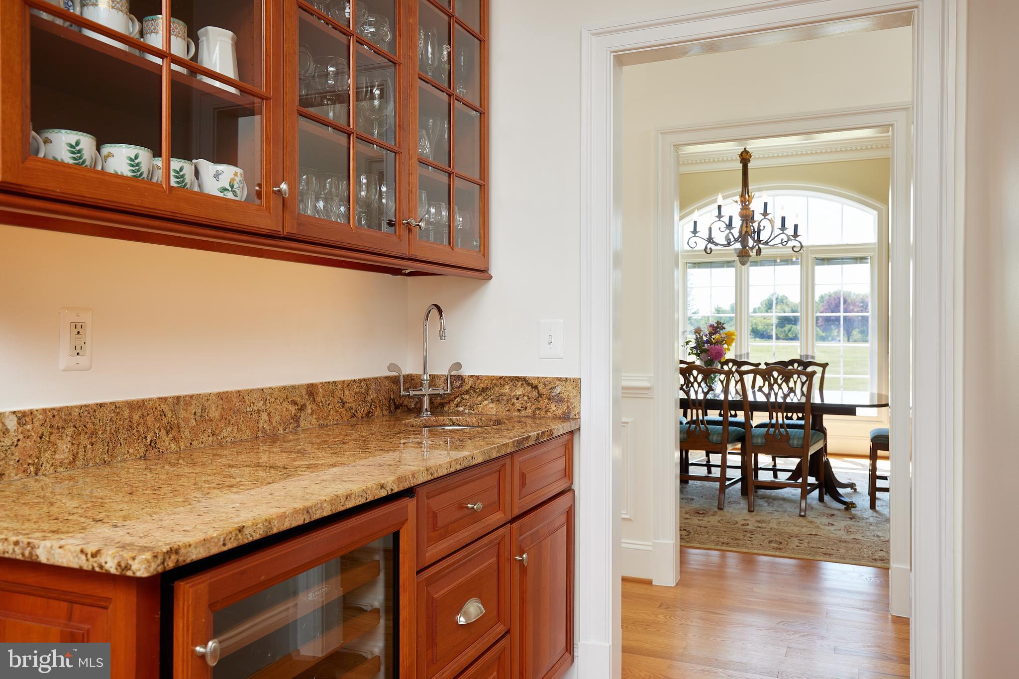 16311 Barnesville Road Boyds, MD 20841 - Photo 22 of 70 Butler's pantry with easy access to dining room