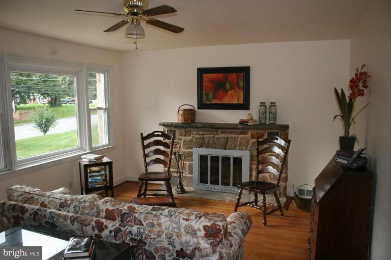9212 Liberty Road Randallstown, MD 21133 - Photo 2 of 18 Living Room