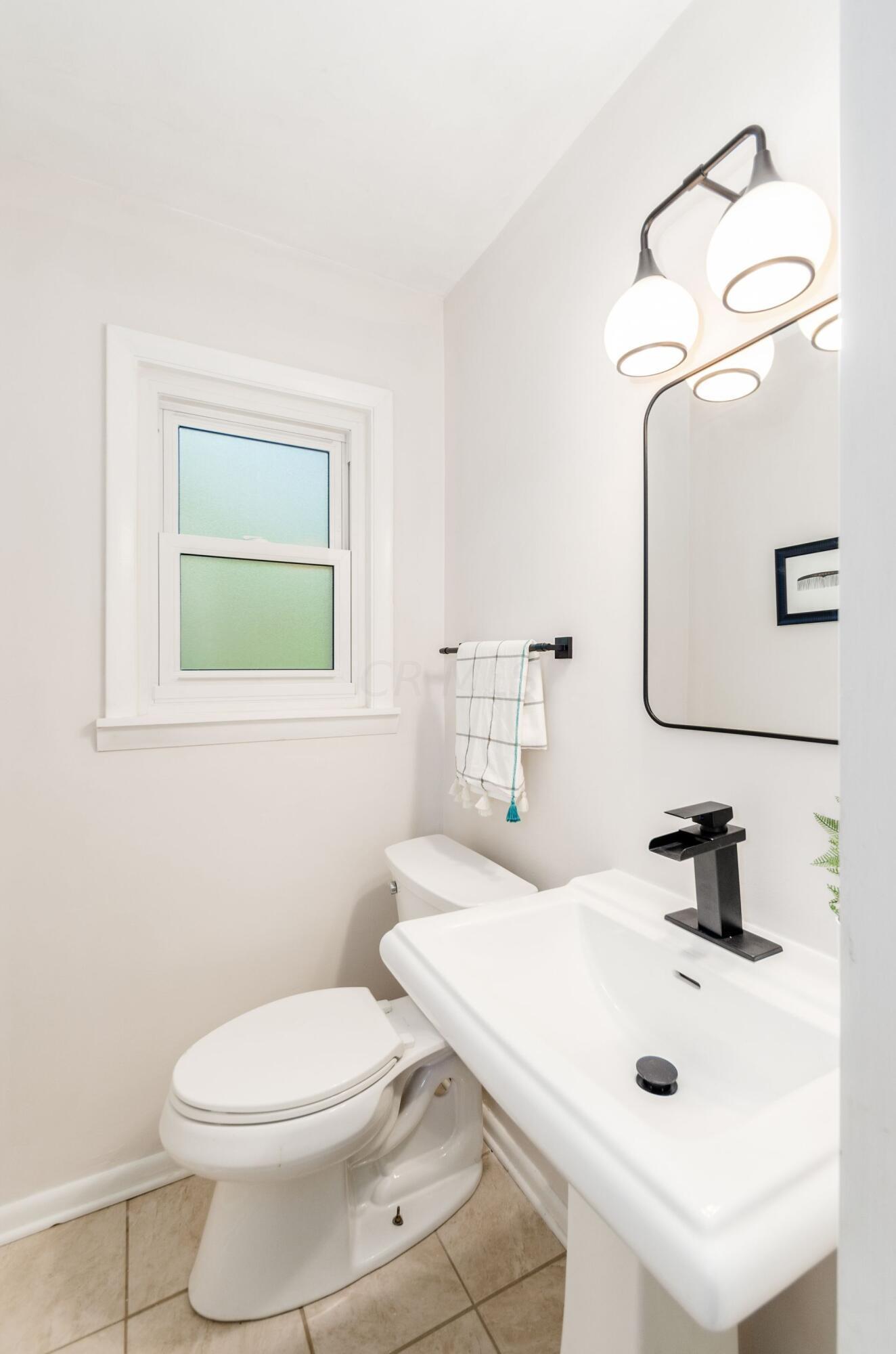 973 Bernard Road Columbus, OH 43221 - Photo 14 of 33 Half bath