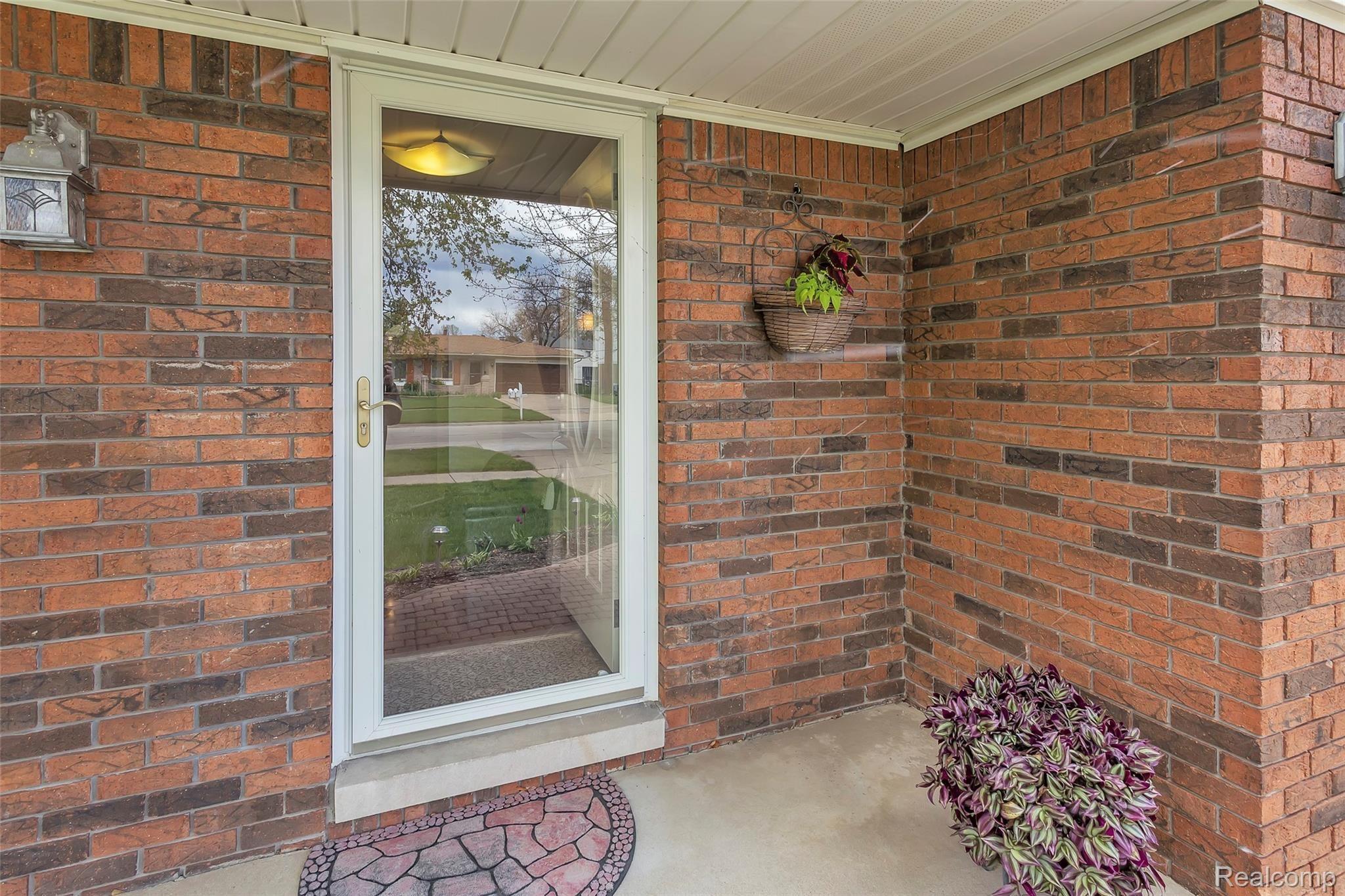 42059 Hanford Road Canton, MI 48187 - Photo 5 of 50 42059-Hanfod-WindowStill-Real-Estate-Photography-5.jpg