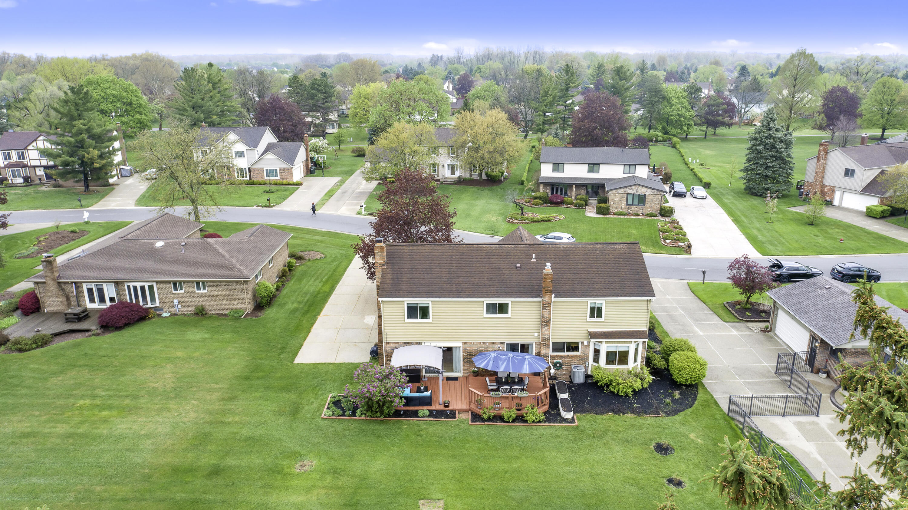 744 Lockmoore Court Rochester Hills, MI 48307 - Photo 9 of 52 DJI_0031