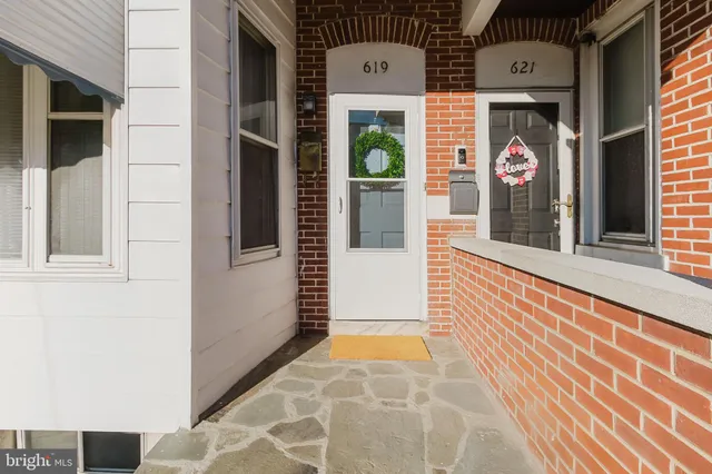 a view of an entryway of a house