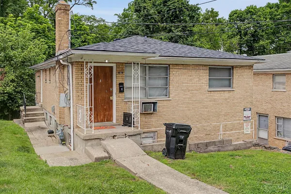 $299,900 | 833 Seton Avenue, Cincinnati, OH 45205