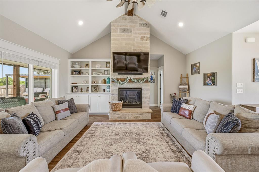 190 Blue Ribbon Lane Stephenville, TX 76401 - Photo 8 of 40