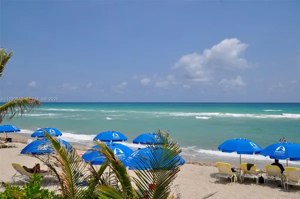 $410,000 | Parker Plaza, Hallandale Beach, FL 33009