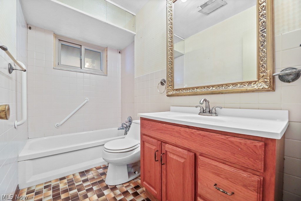 6115 Fry Road Brook Park, OH 44142 - Photo 20 of 42