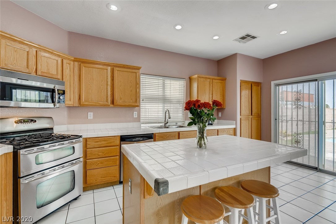 7520 Frontier Ranch Lane Las Vegas, NV 89113 - Photo 8 of 29