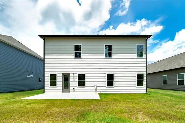 a view of a house with a backyard