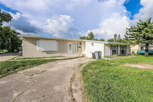 $1,320 | 305 Bougainvillea Road West, Lehigh Acres, FL 33936