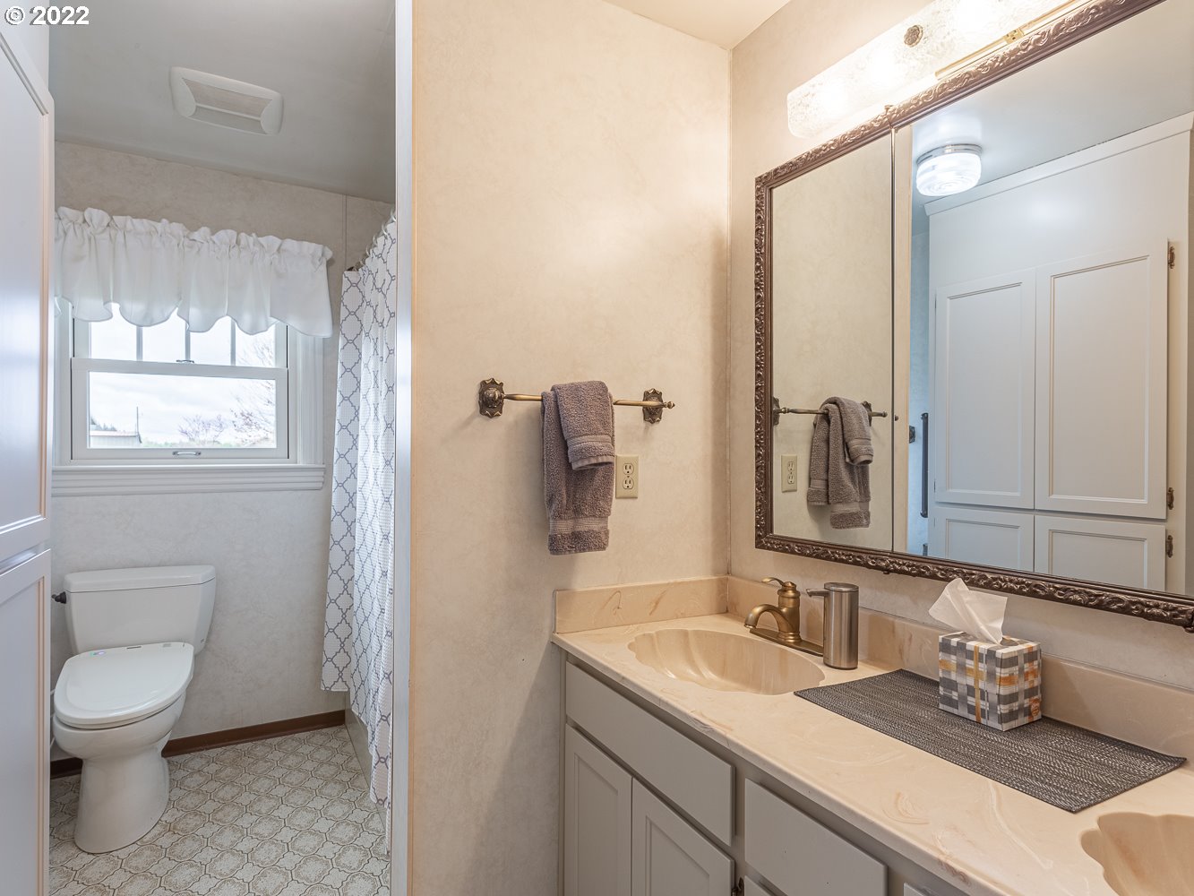 9494 Broadacres Road Northeast Hubbard, OR 97032 - Photo 10 of 32 Bathroom